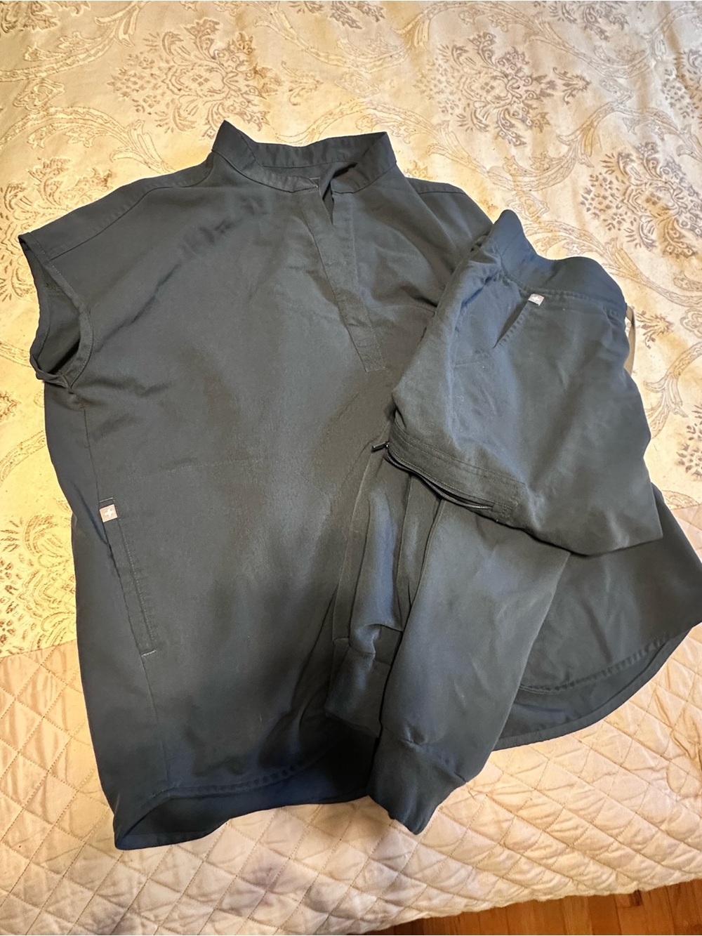 Figs charcoal gray scrub pants and bottoms